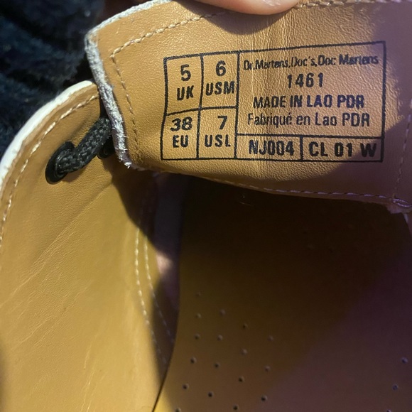 DR MARTEN SHOES, white leather oxfords, size 7. - Picture 11 of 11